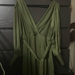 Green midi balloon sleeve dress
